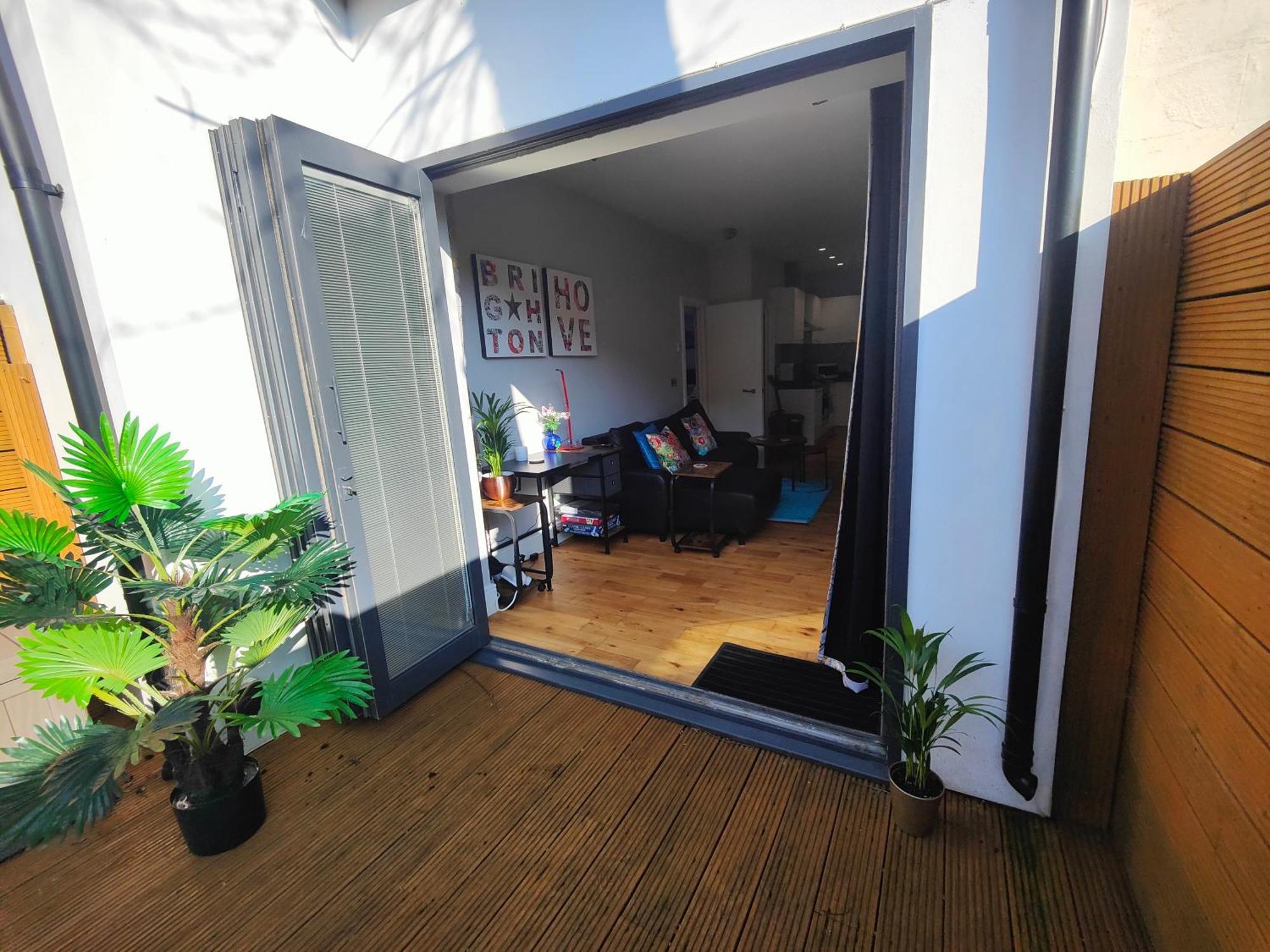 Modern Central Brighton Patio Flat - Free Parking! Экстерьер фото