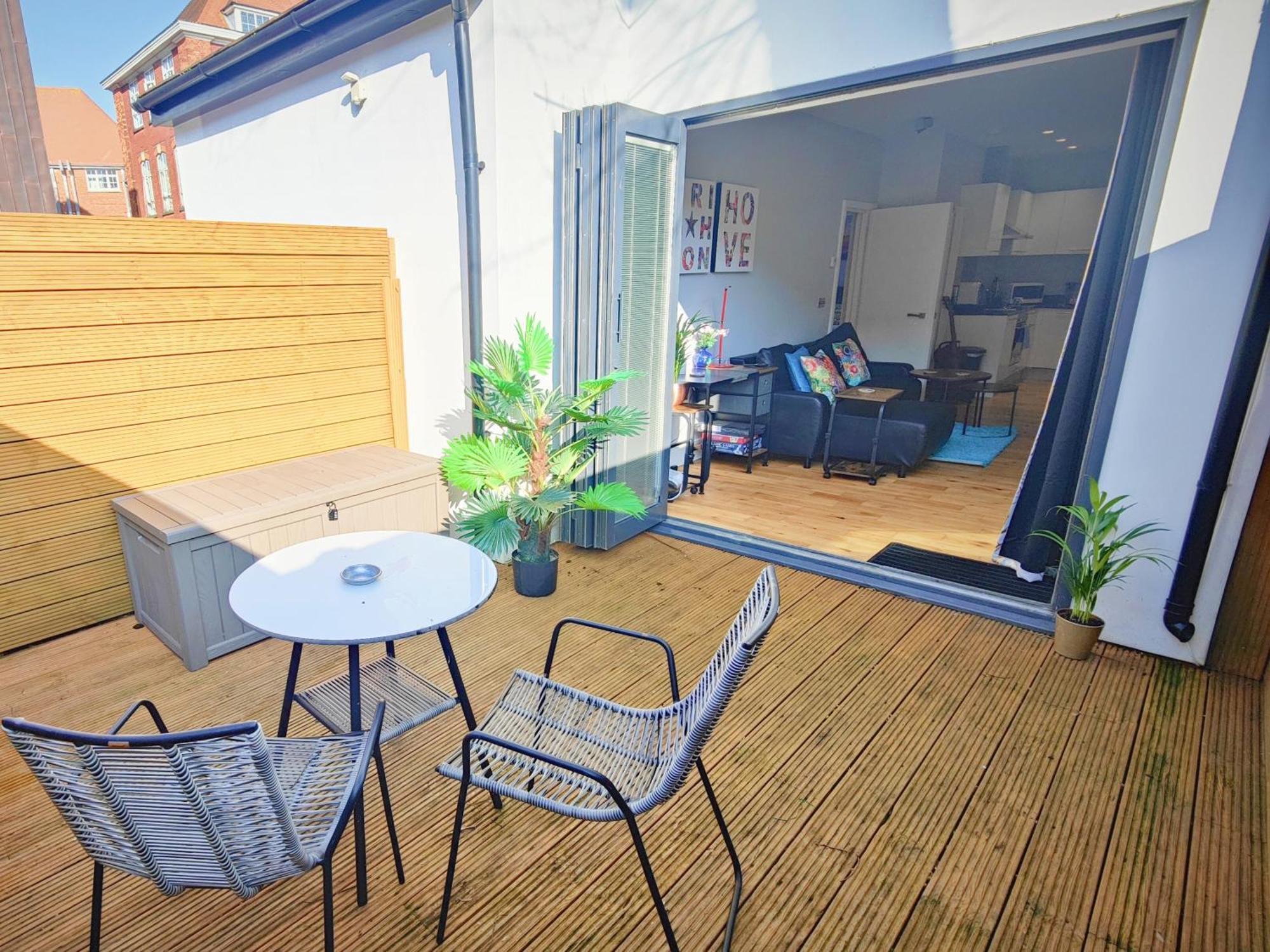 Modern Central Brighton Patio Flat - Free Parking! Экстерьер фото